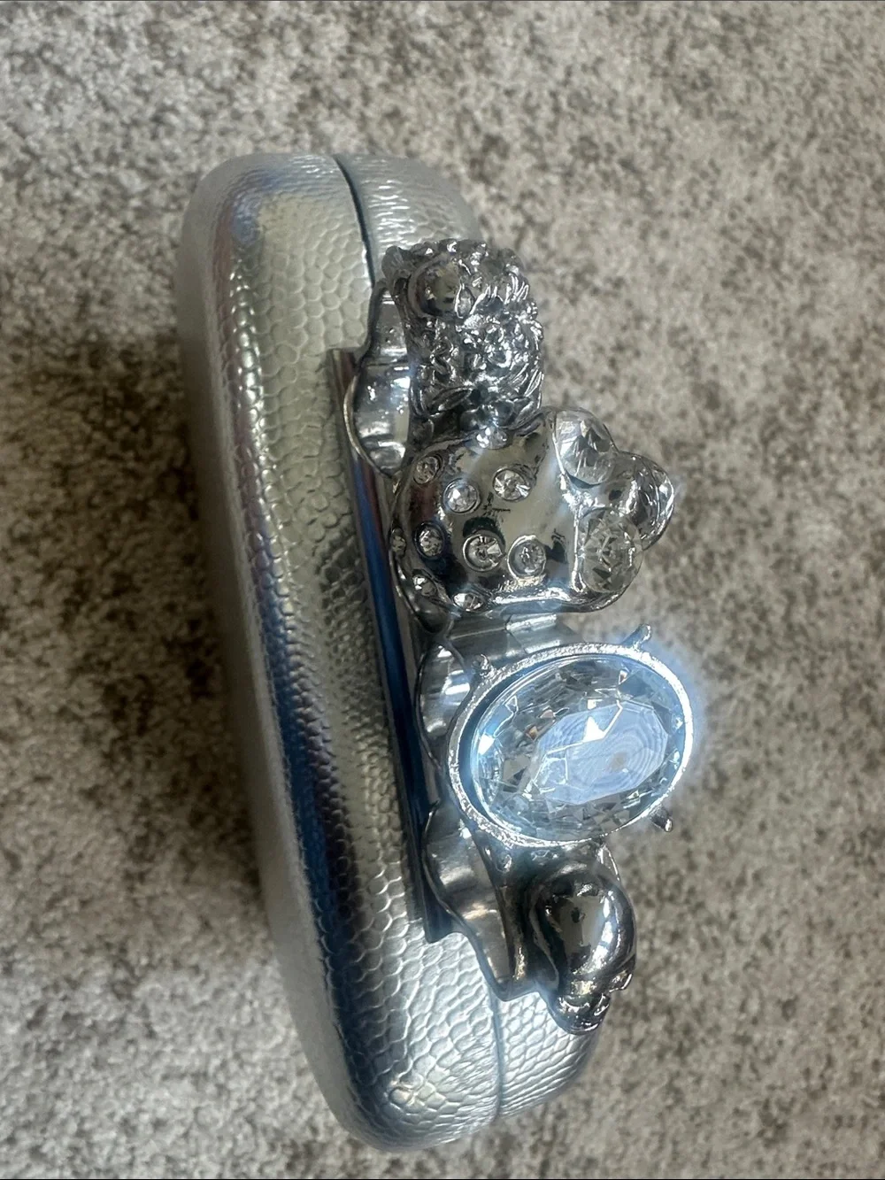 Silver 4 Finger Metallic Textured Clutch/Hand Bag